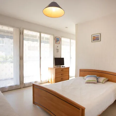 Les Iris By Interhome מלון לה לבאנדו
